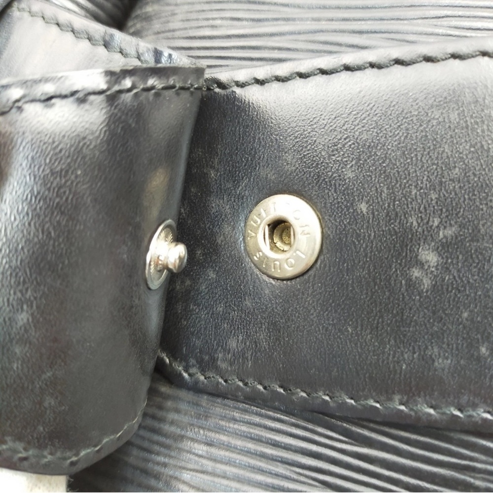 Louis Vuitton Black Epi Sac D’Epaule GM - Picture 6 of 8